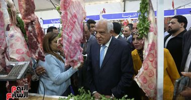 أسعار اللحوم والدواجن بمعرض أهلا رمضان فى العمرانية.. البقرى بـ250 جنيها للكيلو