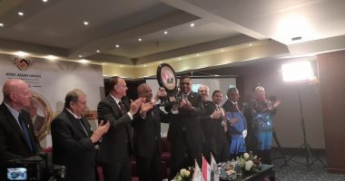 محافظ جنوب سيناء يفوز بجائزة "AFASU" الذهبية لأفضل قائد تنمية سياحية بالعالم