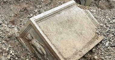 العثور على مذبح جنائزى رومانى مدفونًا فى نهر تورى بإيطاليا