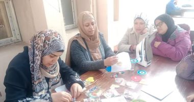 هل هلالك يا رمضان.. نساء دمياط يتعلمن صناعة الفانوس باستخدام الخرز