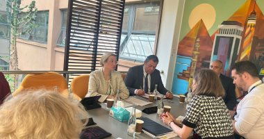 ياسمين فؤاد تعقد لقاء ثنائيا مع وزيرة الدولة لشؤون البيئة والاقتصاد بالمجر