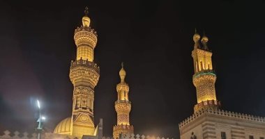 مآذن الجامع الأزهر تتزين لاستقبال شهر رمضان المبارك.. صور 