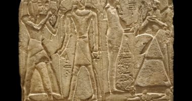 شاهد لوحة للأمير ست مع الإلهين آمون وبتاح من مقتنيات المتحف المصري