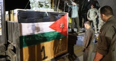 الأردن يعلن عبور 83 شاحنة جديدة من المساعدات الإنسانية إلى غزة
