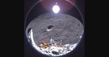 اثنان من مركبات الهبوط على القمر المقلوبة تدخل في حالة سكون