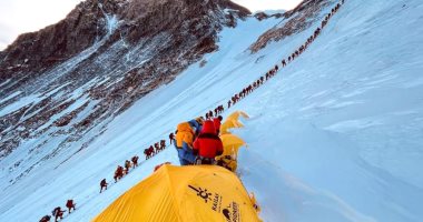 نيبال تعلن شرطا جديدا قبل السماح للزائرين بتسلق جبل إيفرست.. التفاصيل