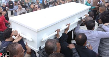 وصول جثمان حلمي بكر إلى مسجد السلام لأداء صلاة الجنازة 