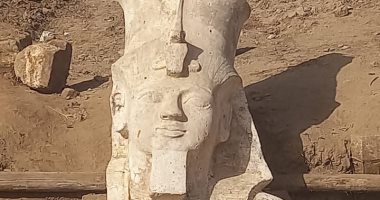 الكشف عن الجزء العلوى من تمثال للملك رمسيس الثانى بالأشمونين بمحافظة المنيا