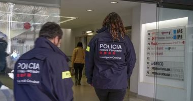 الشرطة تقتحم مقر الاتحاد الكتالوني في برشلونة 