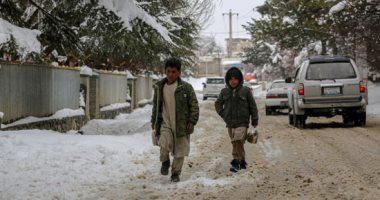 الحياة على الجليد.. تساقط الثلوج على العاصمة كابول فى أفغانستان