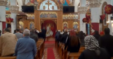 كنيسة مارى جرجس بدمنهور تشهد "صلاة الثالث" للفنان جميل برسوم .. فيديو 