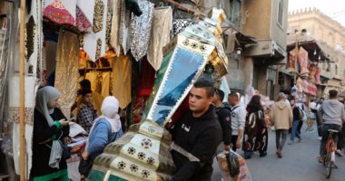 فانوس وزينة رمضان بألوان علم فلسطين.. شوارع المحروسة تتزين لاستقبال الشهر الكريم