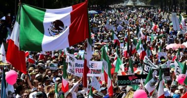 متظاهرون يقتحمون بوابة القصر الرئاسى فى المكسيك