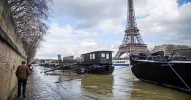 غرق شوارع فرنسا.. الفيضانات ترفع منسوب مياه نهر السين بباريس