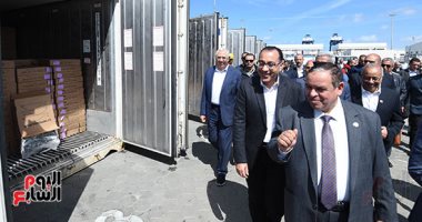 رئيس الوزراء يشهد الإفراج عن البضائع من ميناء الإسكندرية