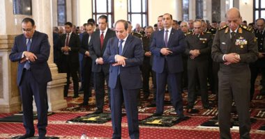 الرئيس السيسي يؤدى صلاة الجمعة بمسجد المشير طنطاوى بمناسبة يوم الشهيد