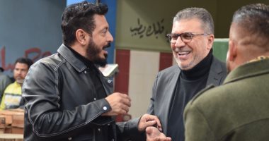 مصطفى شعبان وأبطال مسلسل المعلم مع عمرو الليثى فى واحد من الناس غدا