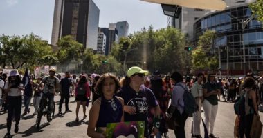 نساء المكسيك يبدأن المظاهرات باليوم العالمى للمرأة للمطالبة بحقوقهن.. فيديو 