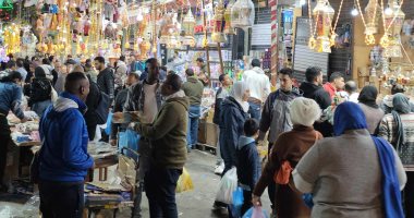 إقبال كبير على الأسواق فى الإسكندرية لشراء احتياجات شهر رمضان.. فيديو