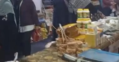 إقبال كبير على شراء السلع من معرض أهلا رمضان بكفر الشيخ بتخفيضات 30%.. فيديو