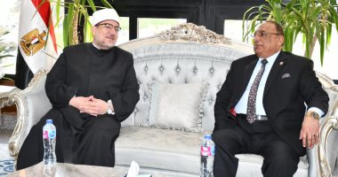 وزير الأوقاف يهنئ رئيس هيئة قضايا الدولة بشهر رمضان الكريم