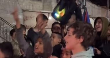أطفال غزة يتحدون الاحتلال باحتفال أول يوم رمضان رغم آلام التجويع.. فيديو