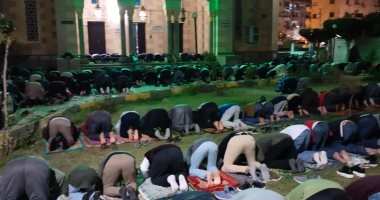 شهر الرحمة.. المئات يؤدون صلاة التراويح بمسجد ناصر فى بنها.. فيديو وصور