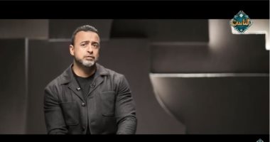 قصة مؤثرة حول فقد البصيرة يرويها مصطفى حسنى من القرآن على قناة الناس..فيديو