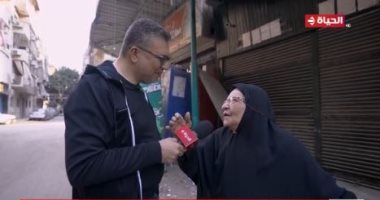 سيدة عجوز تدعو لفلسطين.. و"واحد من الناس" يهديها 5 آلاف جنيه جبرا لخاطرها