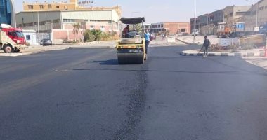 الإسكان: استكمال مشروعات تطوير الطرق بالمناطق الصناعية والسكنية بمدينة العبور