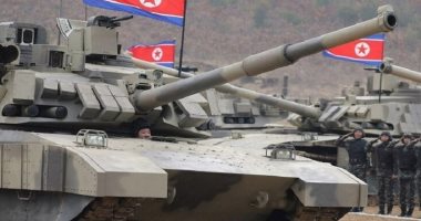 الزعيم الكورى الشمالى يكشف النقاب عن دبابة جديدة ويقودها بنفسه