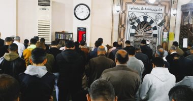 الجامع الكبير بمطروح يكتظ بالمصلين في خامس ليالي الشهر الكريم.. فيديو