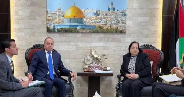 سفير مصر يبحث مع وزيرة الصحة الفلسطينية الأزمة الإنسانية فى غزة