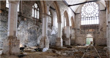اكتشاف كنيسة عمرها 700 عام تحتوى على مقابر ومجوهرات فى فرنسا