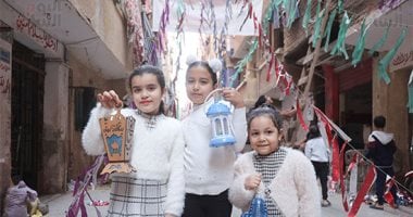 زينة رمضان.. فرحة الكبار والصغار فى شوارع المطرية