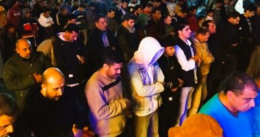 صوت إمام مسجد بمطروح يجذب مئات المصلين في الشارع.. فيديو    