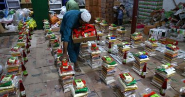 التكاتف فى رمضان..مساعدات غذائية للفقراء فى باكستان