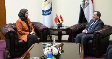 وزير البترول يبحث مع سفيرة البحرين دعم التعاون بين البلدين