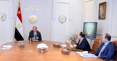 الرئيس السيسى يستعرض مشروع موازنة العام المالى القادم مع وزير المالية ونائبه