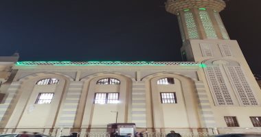 لحظة أذان العشاء من مسجد الإيمان بمدينة الأقصر.. فيديو