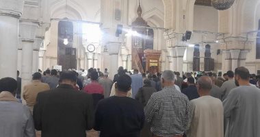 قبلة أهالى قنا.. صلاة التراويح من مسجد سيدى عبد الرحيم القنائى.. فيديو 