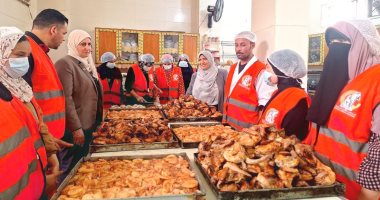 "القومي للمرأة" يجهز 500 وجبة لقرى حياة كريمة ويدرب الفتيات على إعداد الولائم