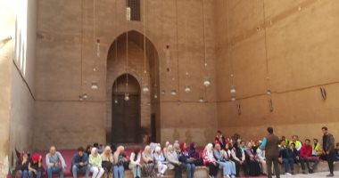 زيارة ميدانية لطلاب جامعة القاهرة للمناطق والمواقع الأثرية