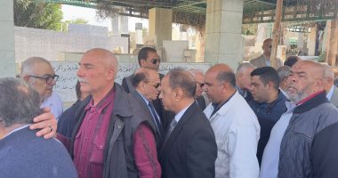 محافظ بورسعيد يتلقى العزاء في وفاة شقيقة اللواء سمير فرج.. فيديو وصور  