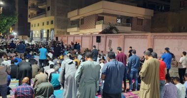 مشهد عظيم بالأقصر.. مئات المصلين حول مسجد الرحمن فى ليلة 23 رمضان.. فيديو