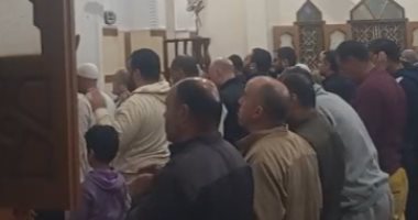 صوت يدغدغ قلوب المصلين فى صلاة التراويح بمسجد نادى القنطرة في كفر الشيخ