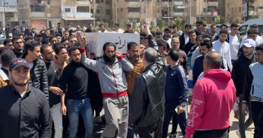 حزن وبكاء أصدقاء آخر ضحايا حادث الدهس فى بورسعيد.. فيديو وصور