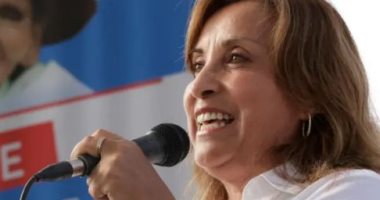 رئيسة البيرو تخضع للتحقيق بشبهات فساد بسبب الساعات الفاخرة.. وهناك مطالبات بإطاحتها