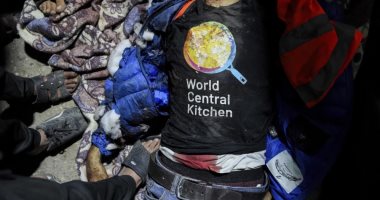 أسوشيتدبرس: استهداف المطبخ العالمي انتكاسة لتسليم مساعدات غزة عبر البحر