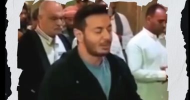 دارس تلاوة وتجويد.. مصطفى شعبان يصلى إماما بالمسجد ما القصة؟ (فيديو)